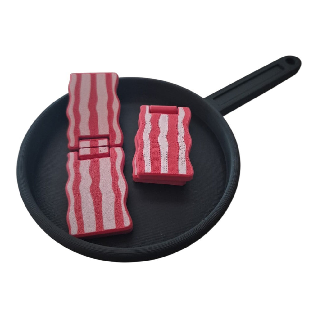 Fatias de bacon articuladas na frigideira