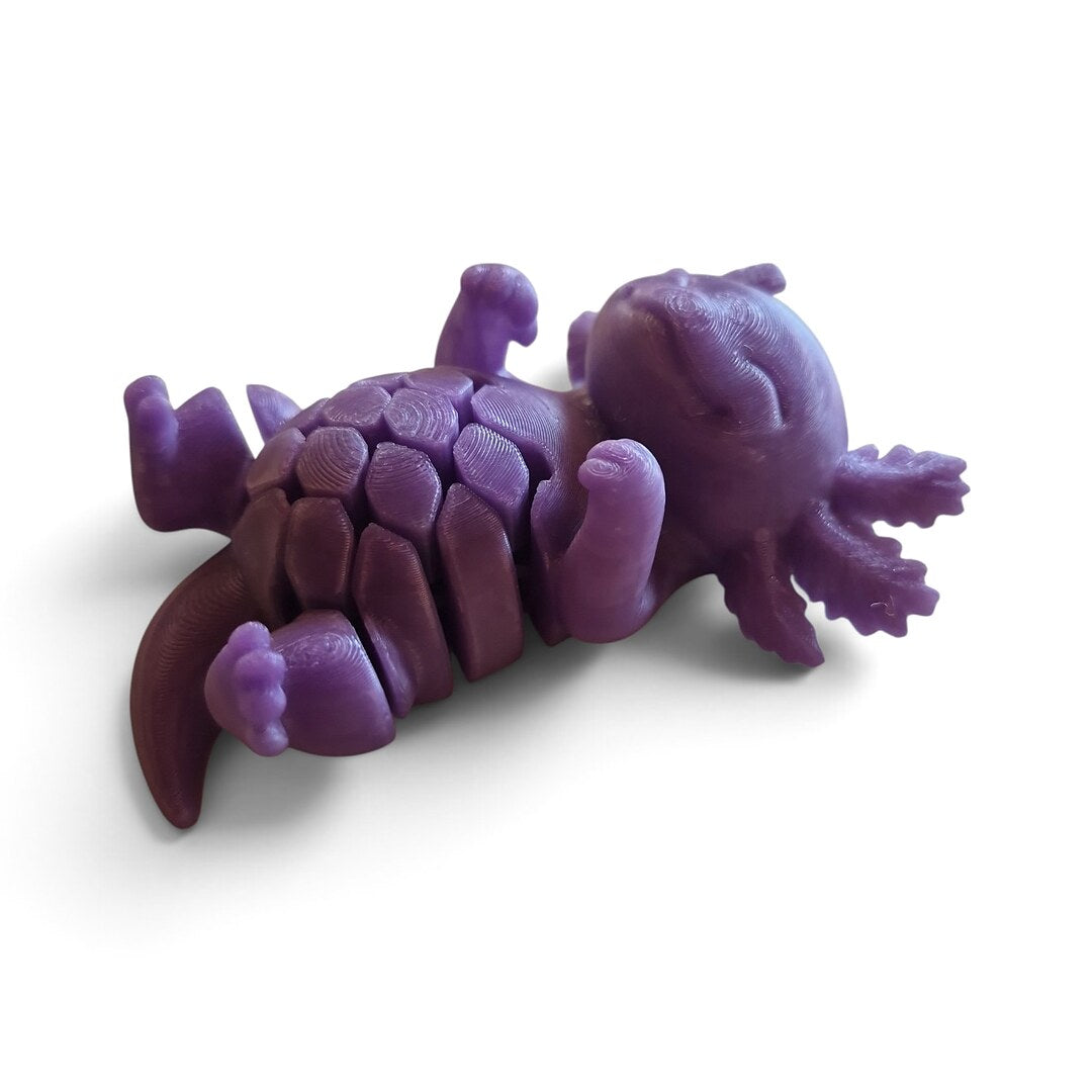 Axolote Sense deitado de lado, com as placas do corpo visíveis