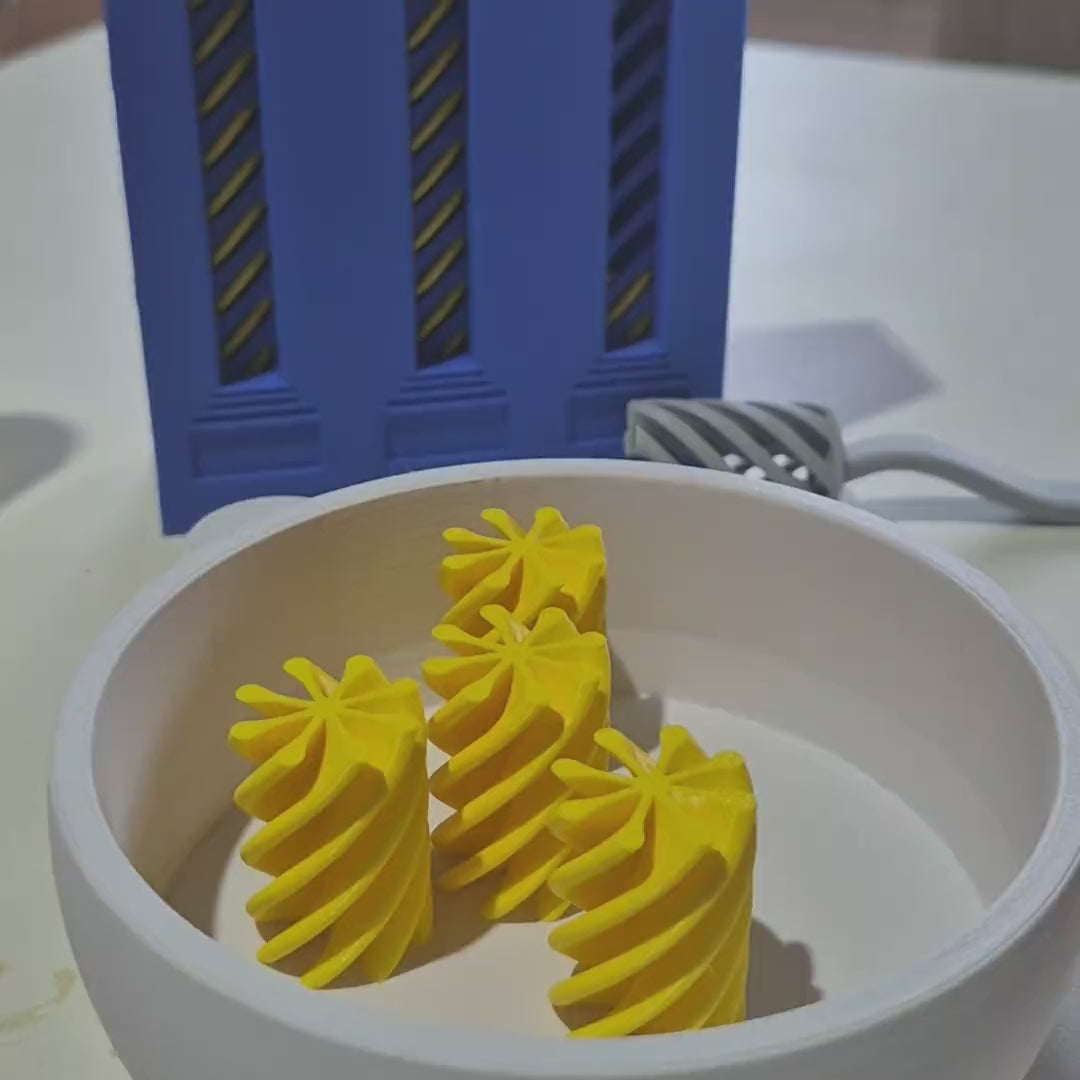 Fusilli enroscando no garfo de rosca do Kit Sense Massa