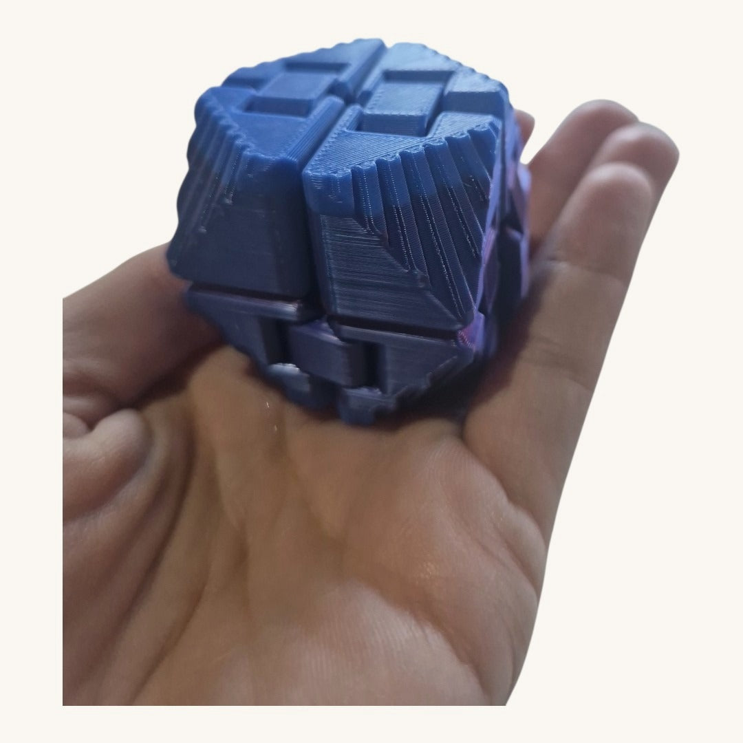 Cubo texturizado na mão, relevo das faces