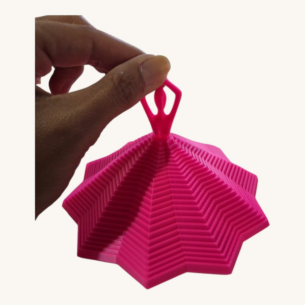 Bailarina Fidget segura pela alça central