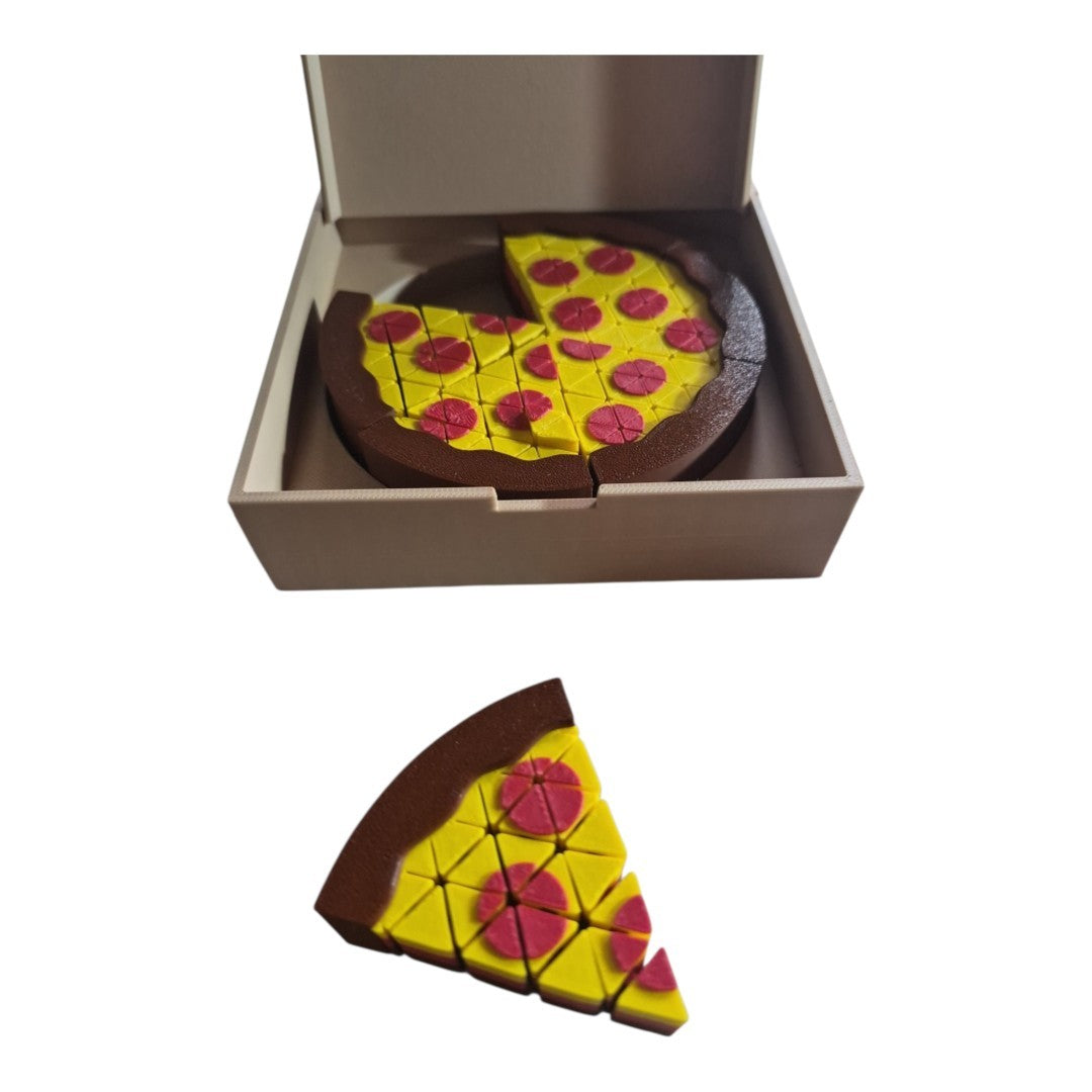 Caixa de pizza aberta com a pizza de pepperoni e uma fatia fora